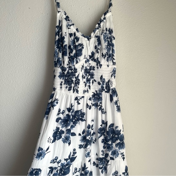 Hollister Blue and White Floral Maxi Dress - Picture 4 of 6